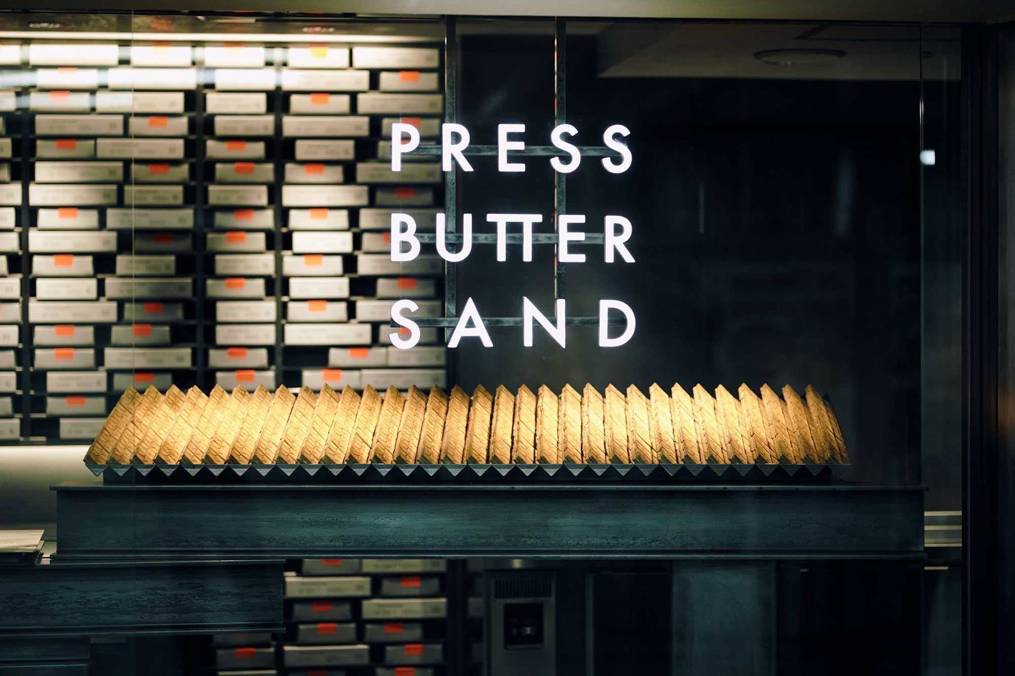 PRESS BUTTER SAND　Tokyo Station Store｜phot1