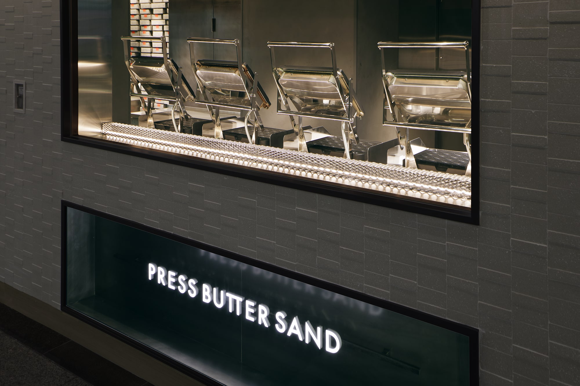 PRESS BUTTER SAND　Tokyo Station Store｜phot6